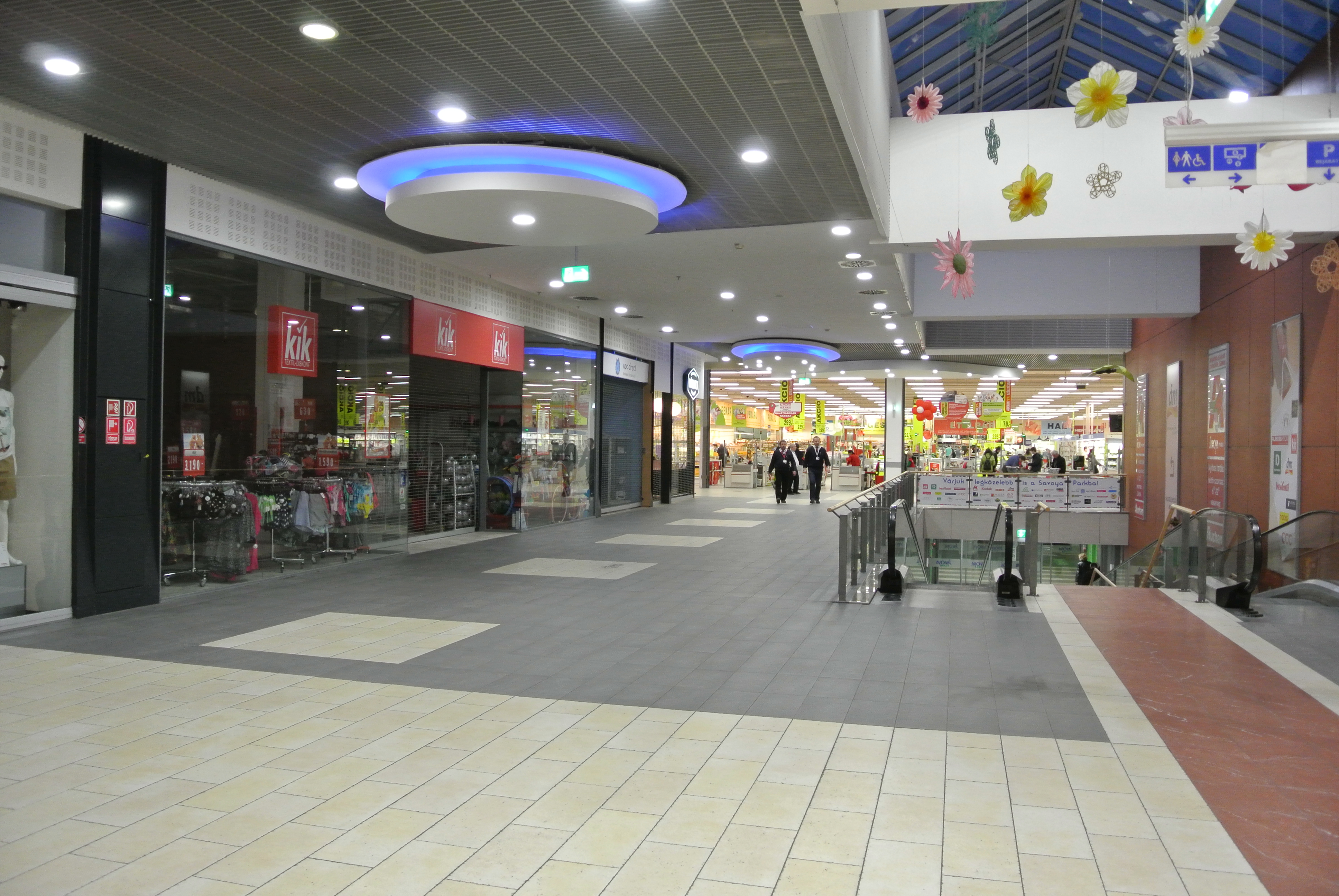 bevásárló központ SAVOYA